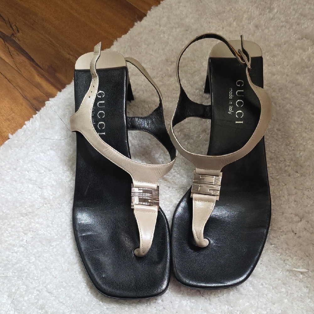 Gucci Women's Black and Tan Sandals